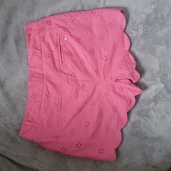 Crown & Ivy Pink Scalloped Hem Shorts Size 10 - Picture 7 of 7